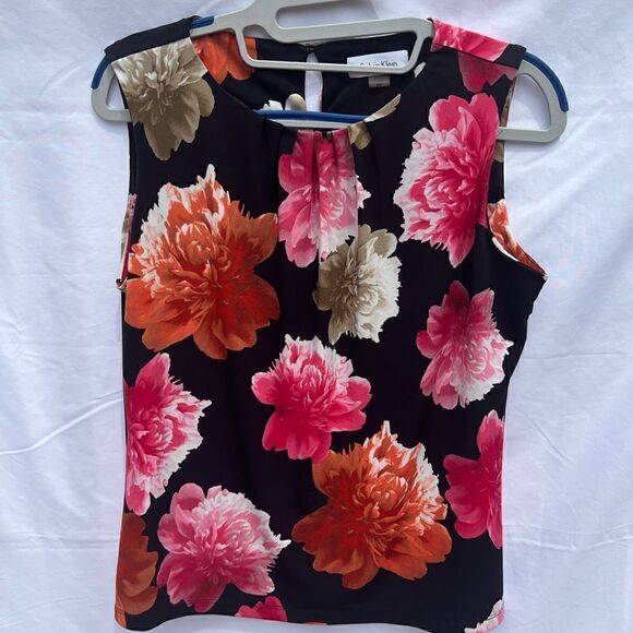 NWOT Calvin Klein sleeveless floral top. Size PM - Picture 1 of 5